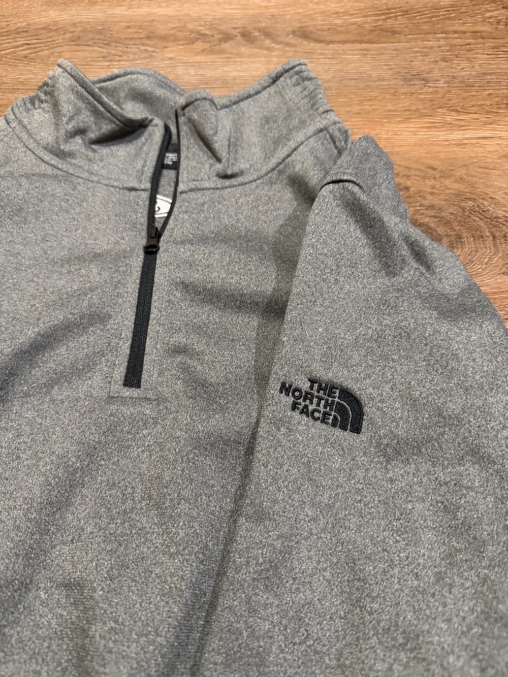 The North Face x Ford Escape Women’s Gray Quarter-Zip Pullover Jacket - Picture 9 of 9